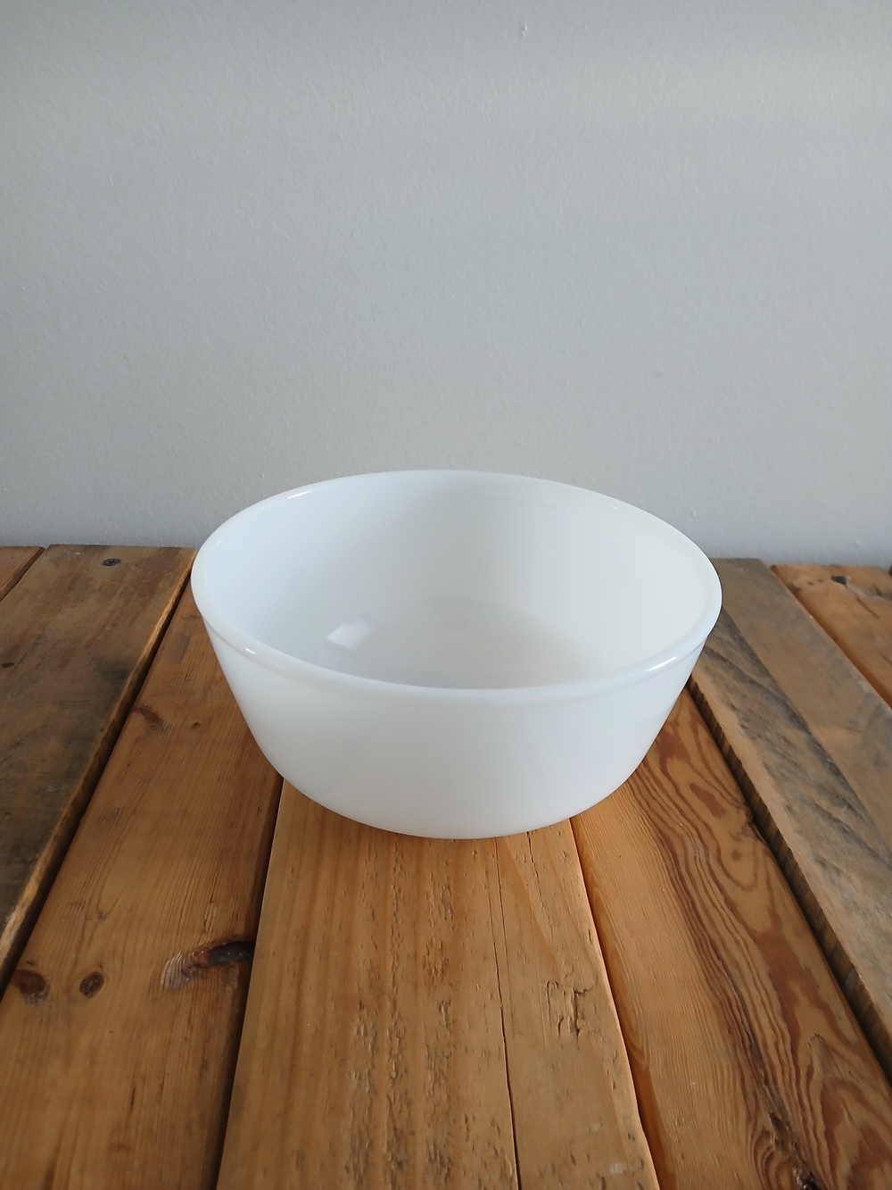 (2/20$)Vintage Anchor Hocking Fire-King White Milk Glass Mixing Bowl